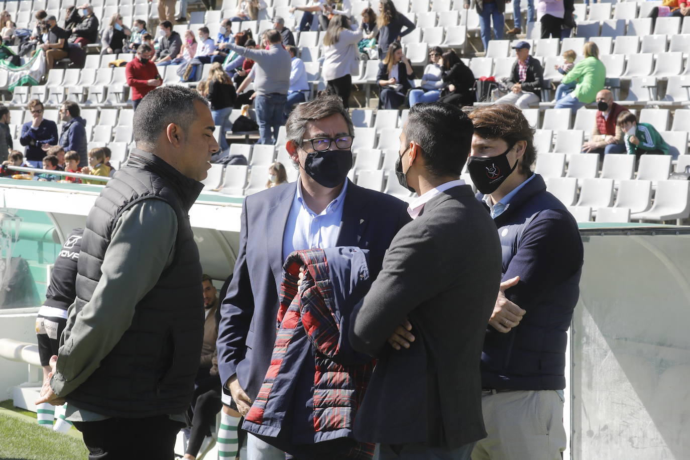 El excelente ambiente en el Córdoba CF - CD Mensajero, en imágenes