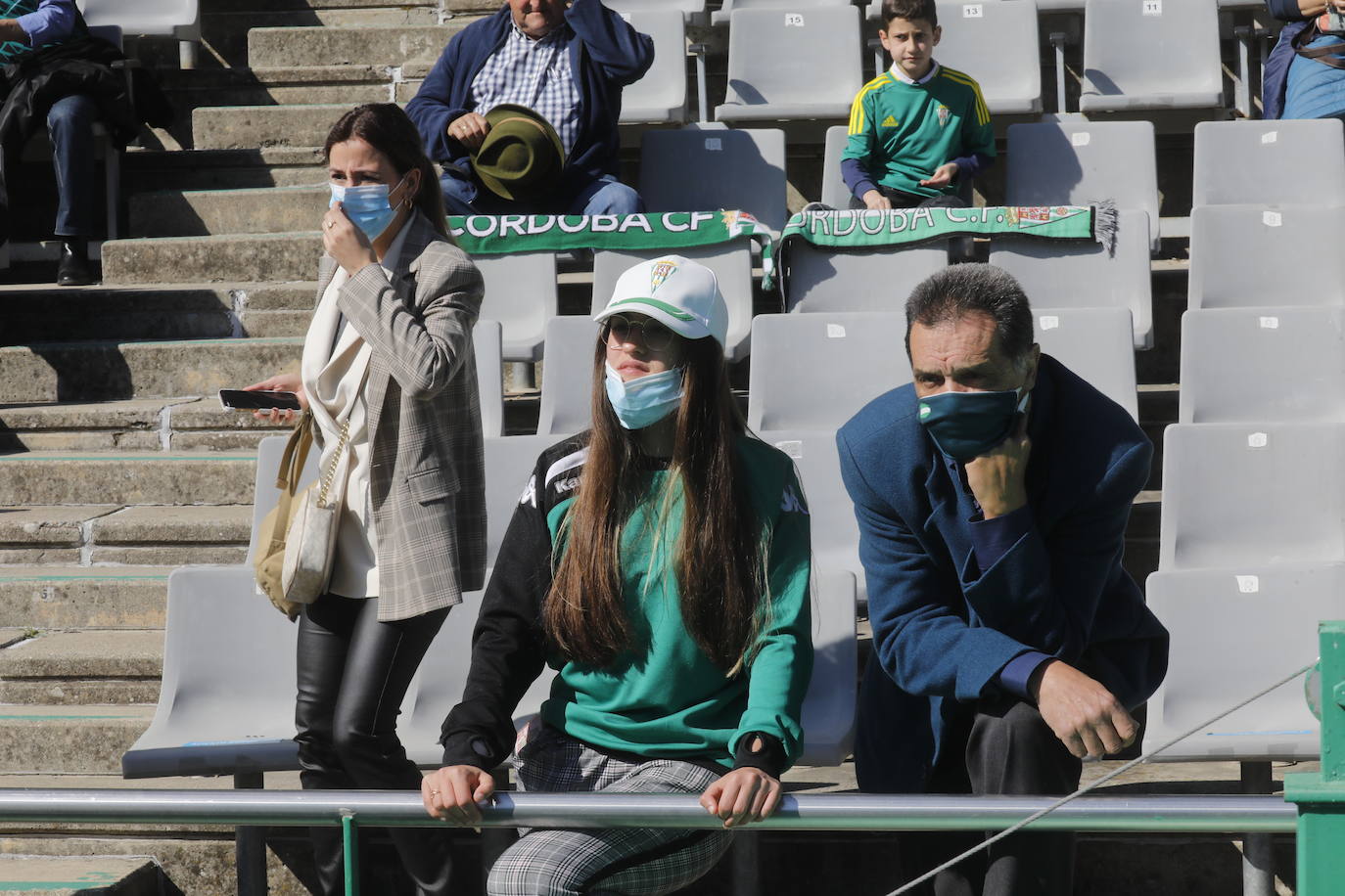 El excelente ambiente en el Córdoba CF - CD Mensajero, en imágenes