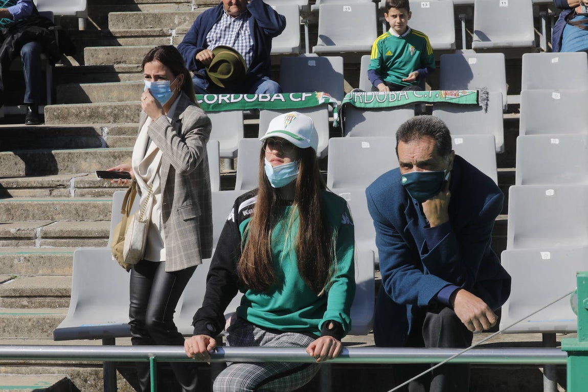 El excelente ambiente en el Córdoba CF - CD Mensajero, en imágenes