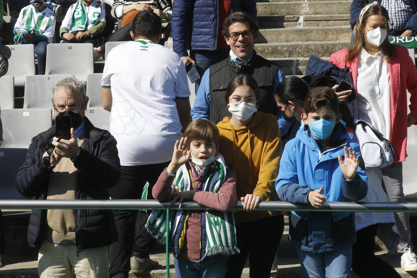 El excelente ambiente en el Córdoba CF - CD Mensajero, en imágenes