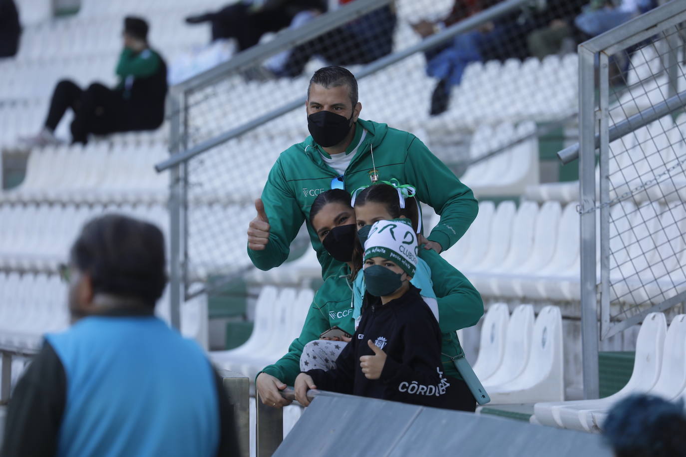 El excelente ambiente en el Córdoba CF - CD Mensajero, en imágenes