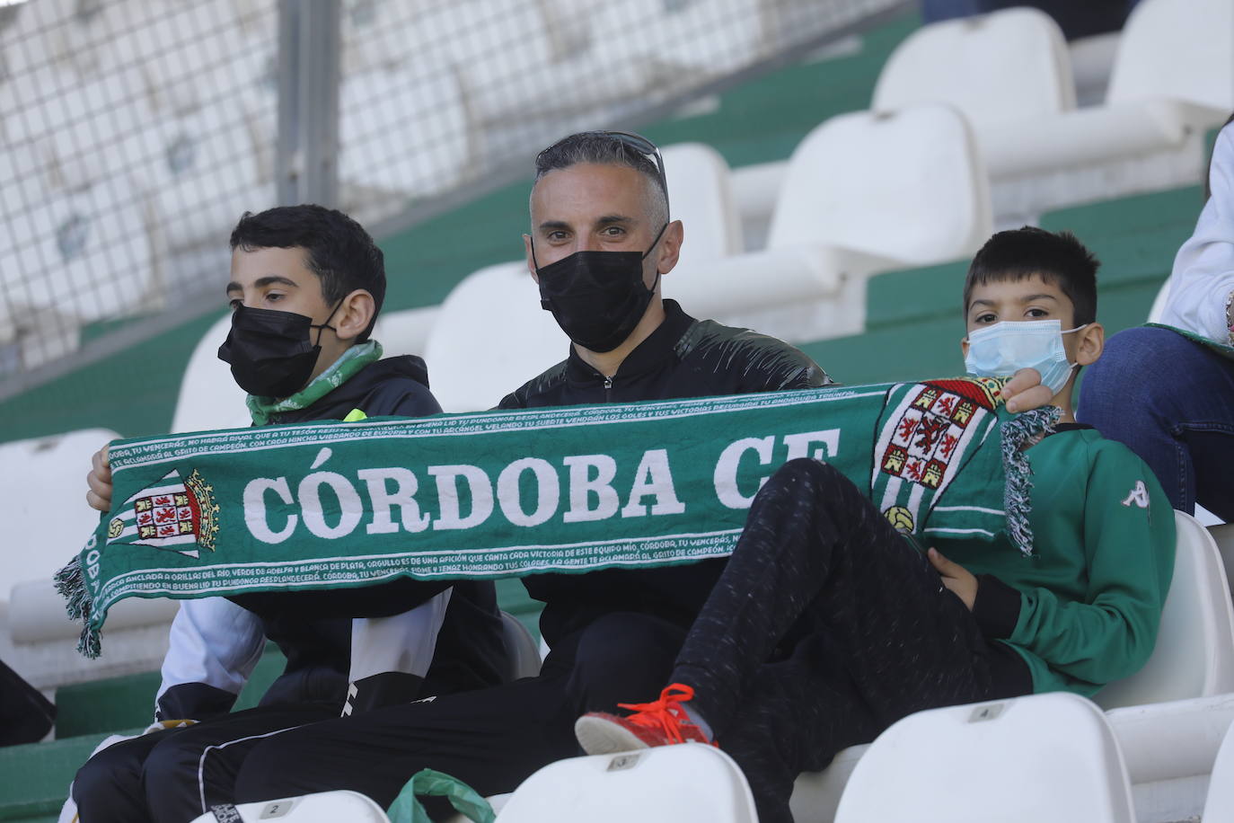 El excelente ambiente en el Córdoba CF - CD Mensajero, en imágenes