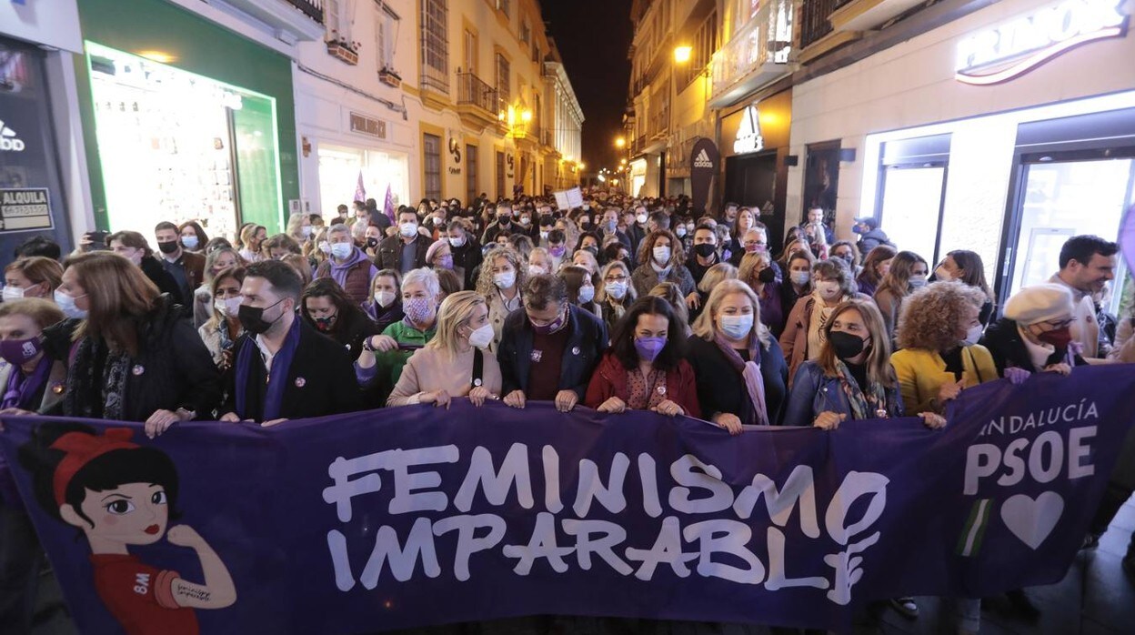 Sevilla se viste de morado por el Día Internacional de la Mujer