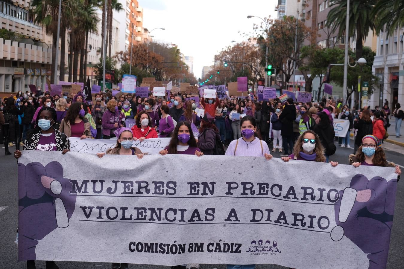 FOTOS: Marcha por el 8M en Cádiz