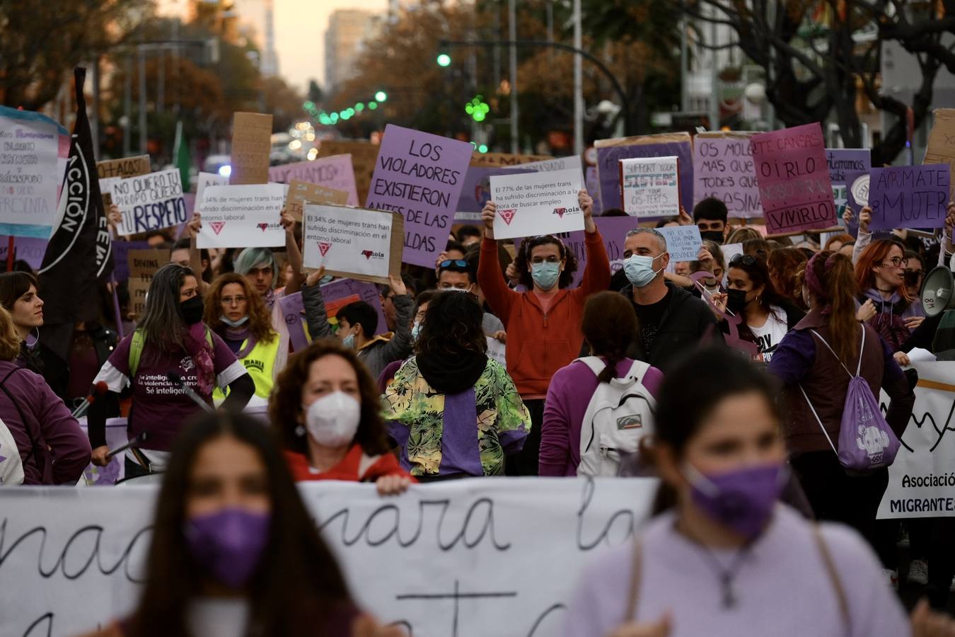 FOTOS: Marcha por el 8M en Cádiz