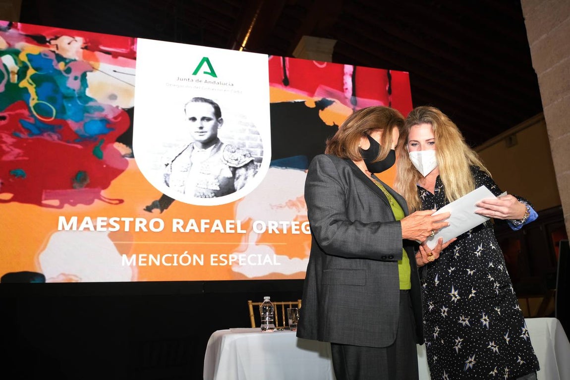 FOTOS: La Junta entrega los Premios Taurinos en la Real Escuela Andaluza del Arte Ecuestre de Jerez