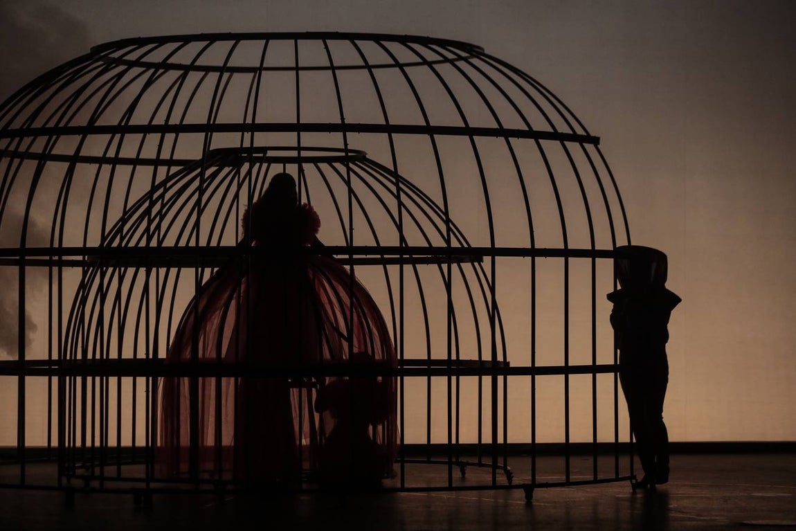 Ensayo general de la ópera 'La mujer tigre', en el teatro Lope de Vega. RAÚL DOBLADO