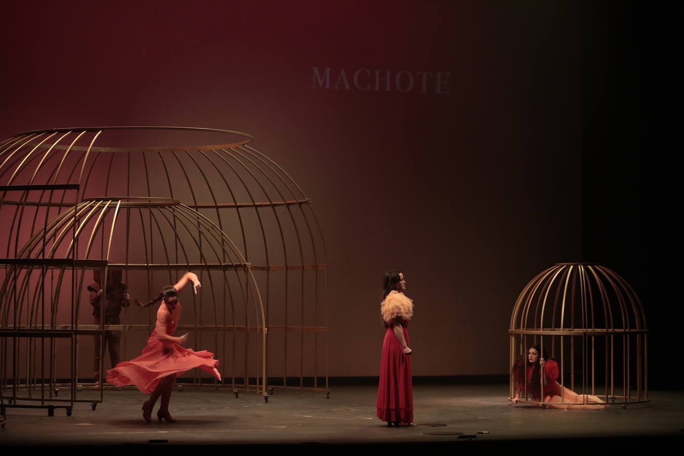 Ensayo general de la ópera 'La mujer tigre', en el teatro Lope de Vega. RAÚL DOBLADO