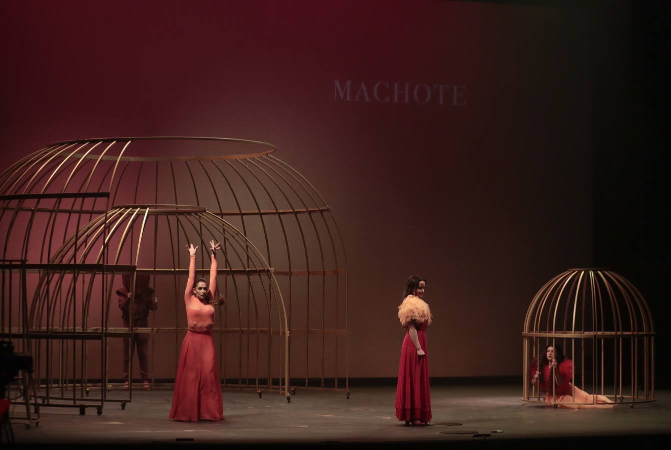 Ensayo general de la ópera 'La mujer tigre', en el teatro Lope de Vega. RAÚL DOBLADO