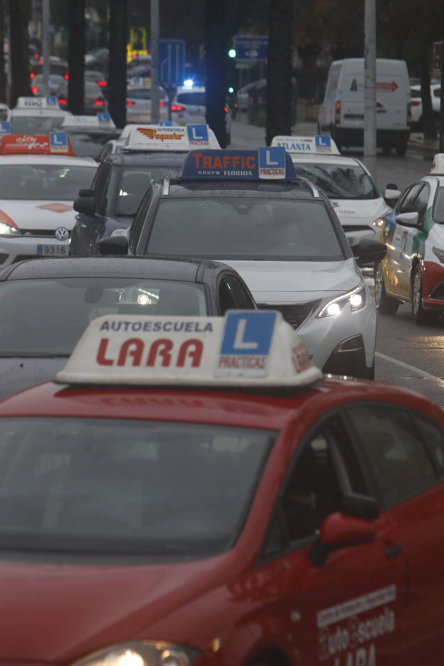 La marcha de protesta de las autoescuelas de Córdoba, en imágenes