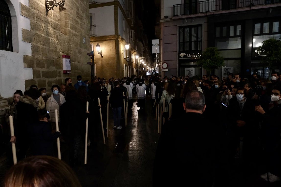 FOTOS: Vía Crucis Extraordinario de Humildad y Paciencia por las calles de Cádiz