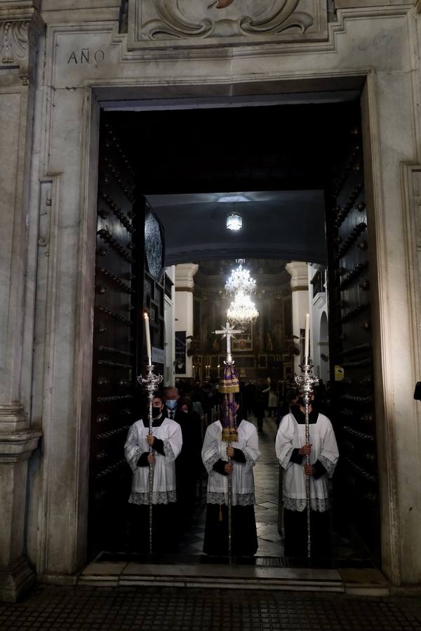 FOTOS: Vía Crucis Extraordinario de Humildad y Paciencia por las calles de Cádiz