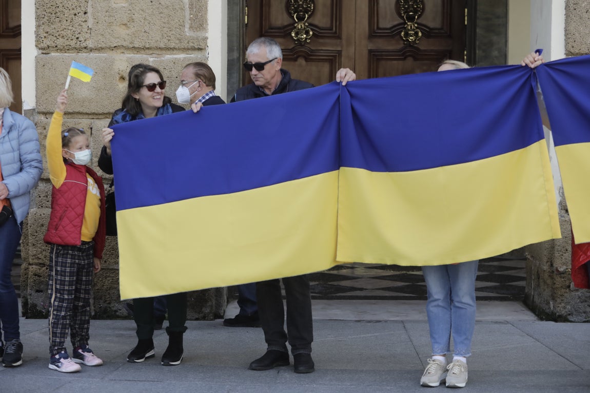 Fotos: Manifestación en Cádiz para apoyar a Ucrania