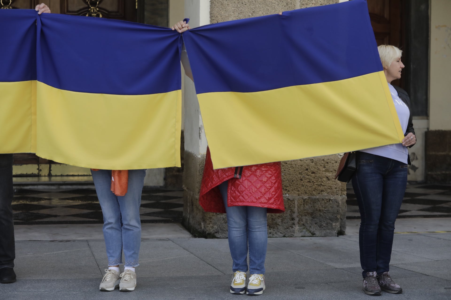 Fotos: Manifestación en Cádiz para apoyar a Ucrania