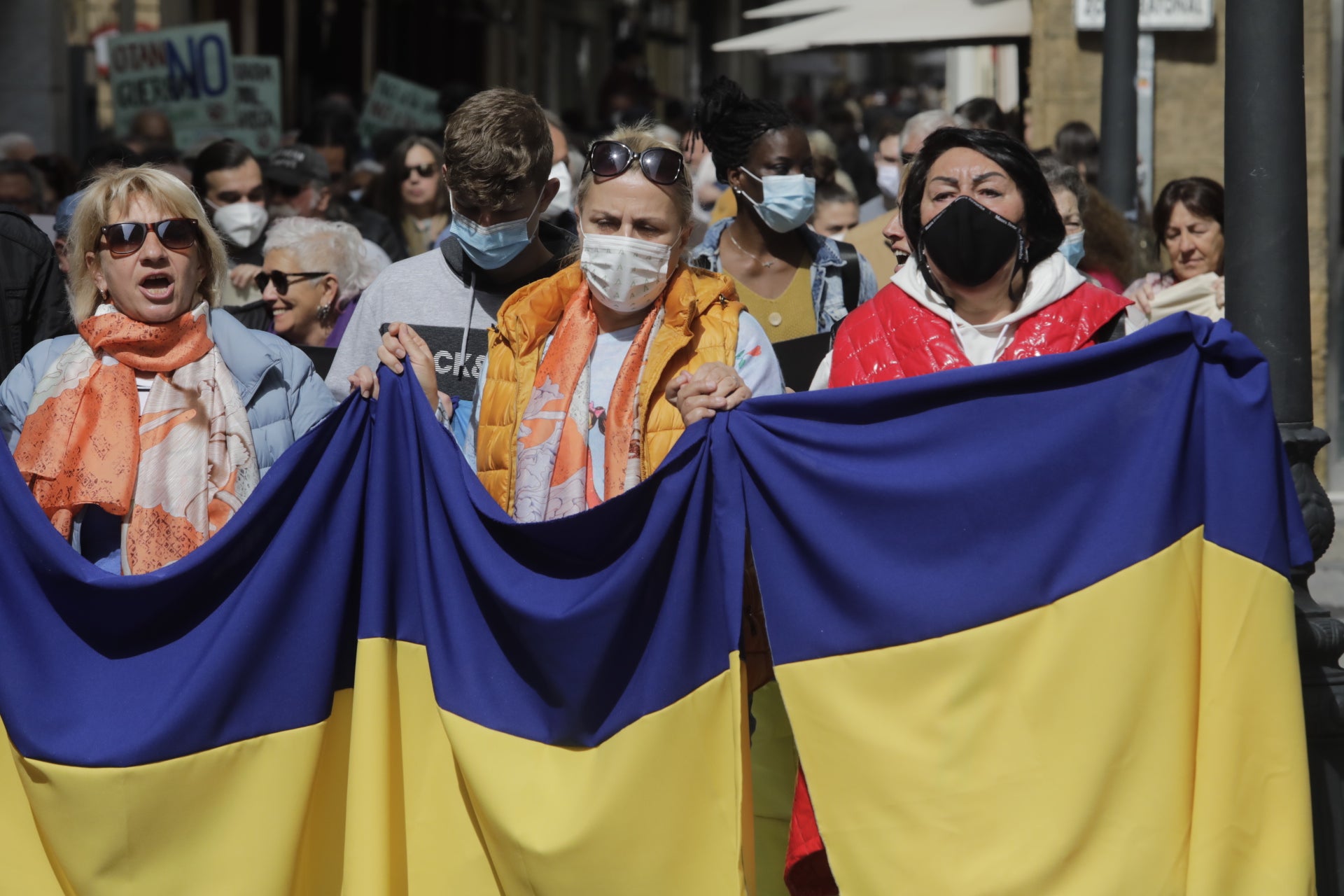 Fotos: Manifestación en Cádiz para apoyar a Ucrania