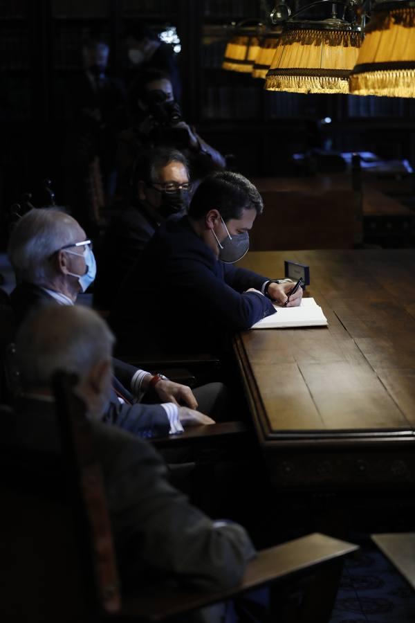 La conferencia del alcalde de Córdoba en el Foro Amador Jover, en imágenes