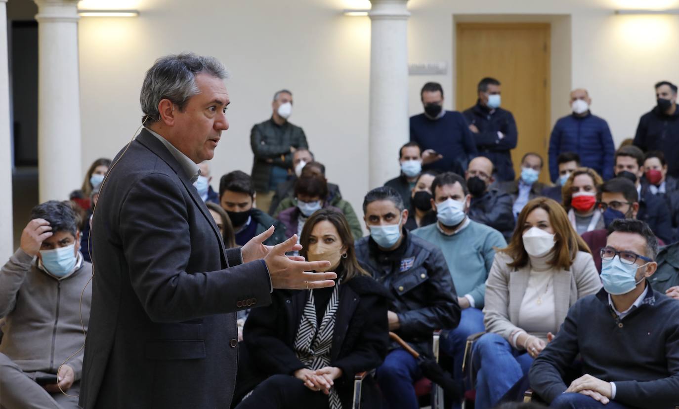 El encuentro de Juan Espadas con militantes del PSOE en Córdoba, en imágenes