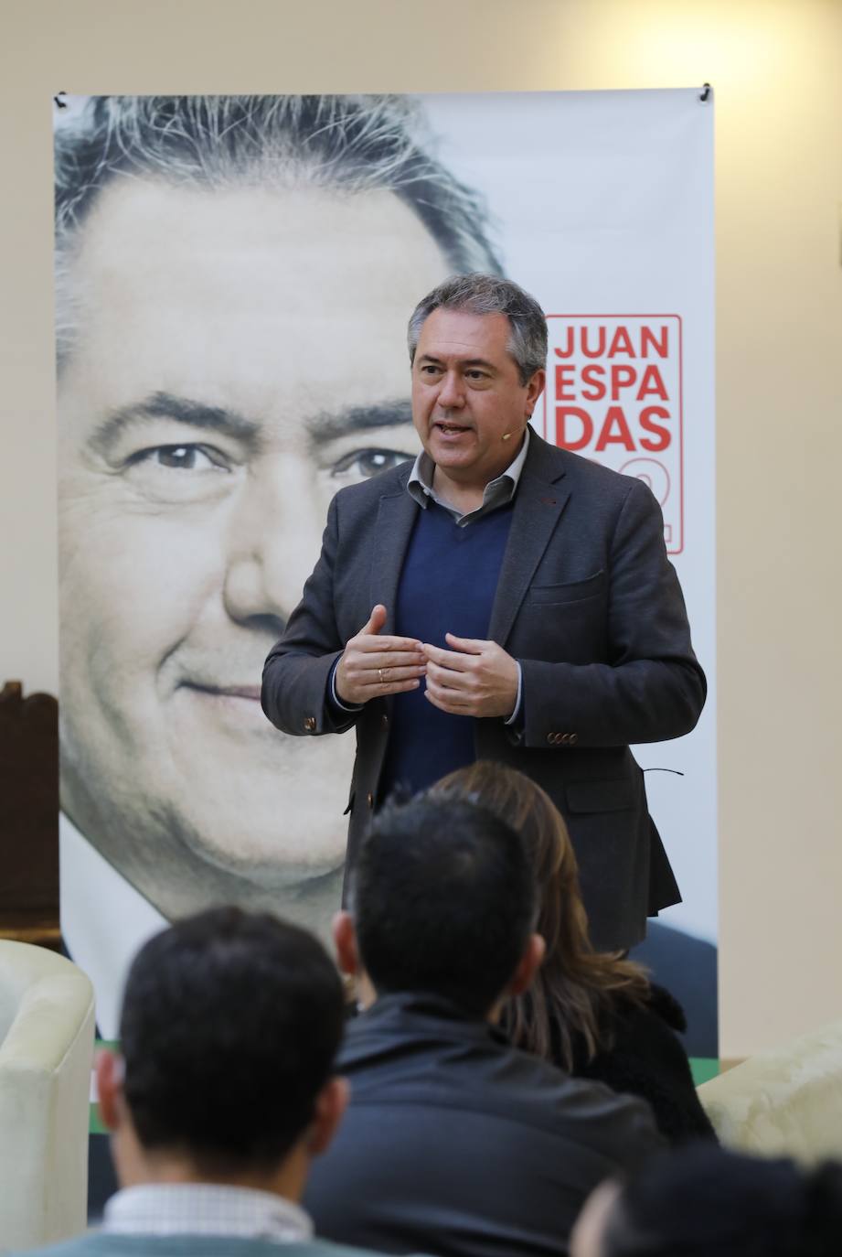 El encuentro de Juan Espadas con militantes del PSOE en Córdoba, en imágenes