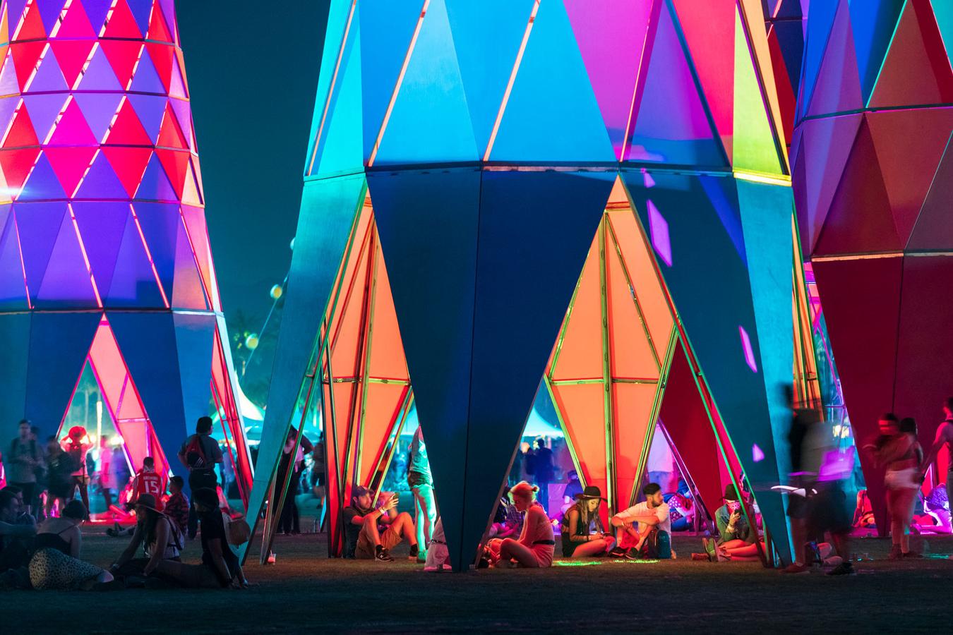 Sarbale Ke, Coachella 2019. Es el pabellón que Kéré diseño para el fesiival de Coachella en 2019. Traducido por la 'Casa de la Celebración', consta de 12 torres que se inspiran en el diseño de los baobab