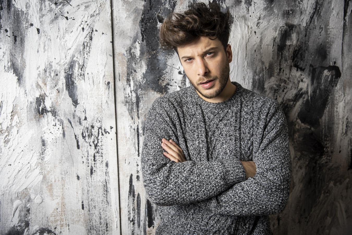 Blas Cantó (30 años). El representante de España en Eurovisión 2021 nunca ha hablado abiertamente de su orientación sexual. Tan solo ha dejado caer en alguna entrevista que podría tener novia o novio, pero nunca se ha llegado a confirmar.