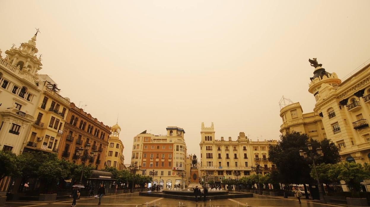 El cielo con calima de Córdoba, en imágenes