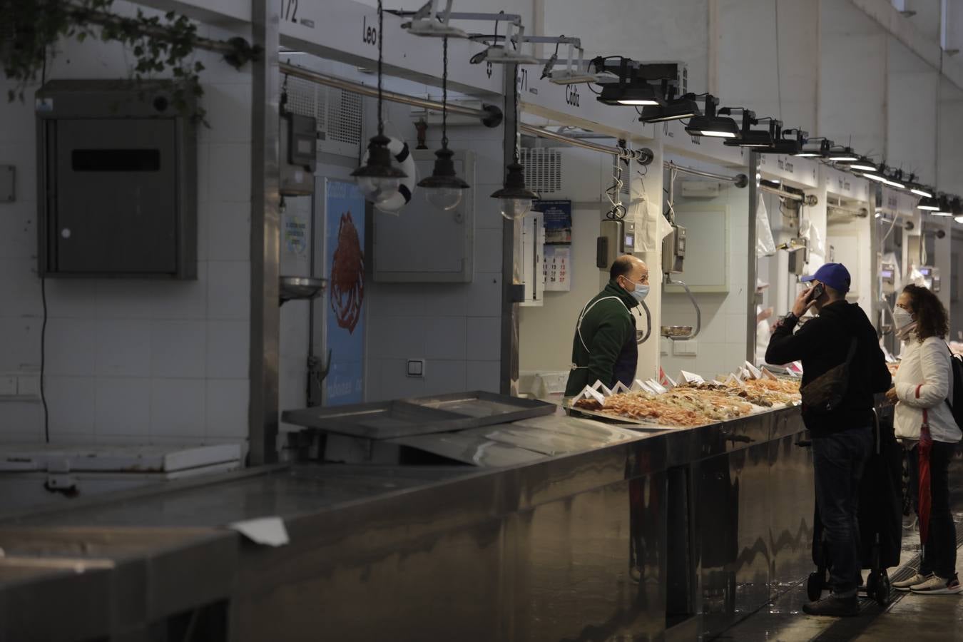 Fotos: El mercado de abastos de Cádiz en la huelga de transportes