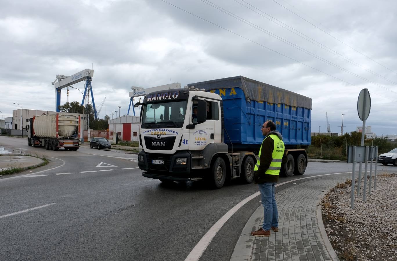 FOTOS: El tercer día de paro de los camioneros en Cádiz