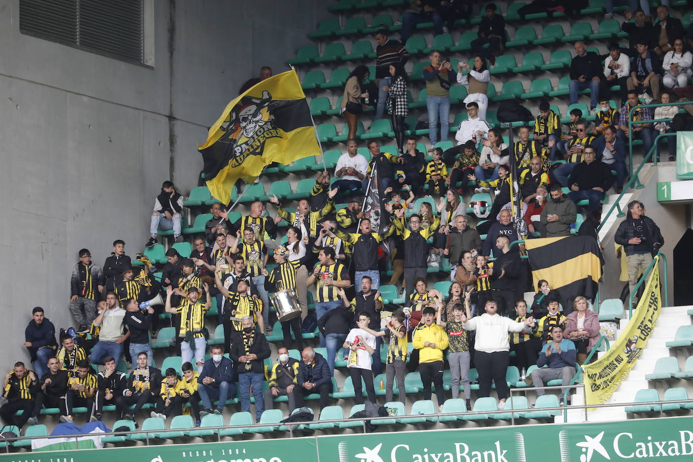 El ambiente en las gradas en el Córdoba CF - San Roque, en imágenes