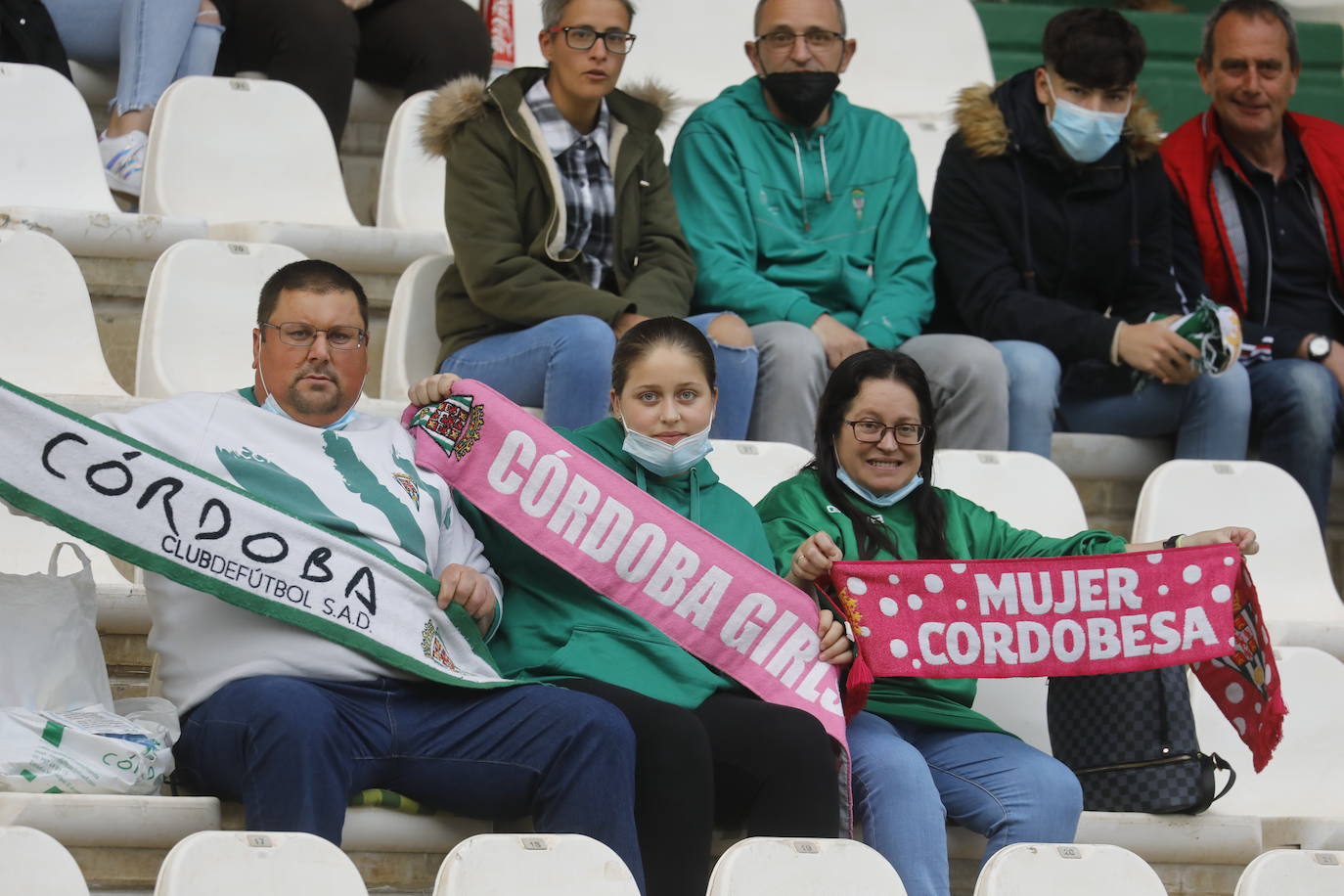 El ambiente en las gradas en el Córdoba CF - San Roque, en imágenes