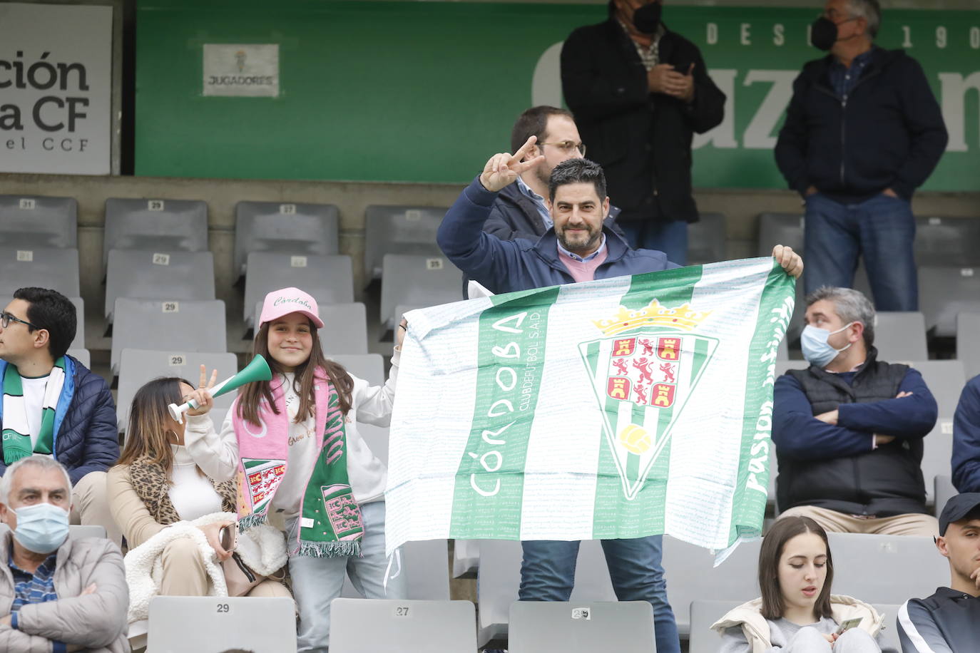 El ambiente en las gradas en el Córdoba CF - San Roque, en imágenes