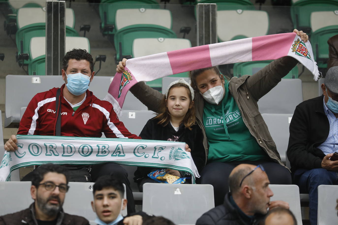 El ambiente en las gradas en el Córdoba CF - San Roque, en imágenes