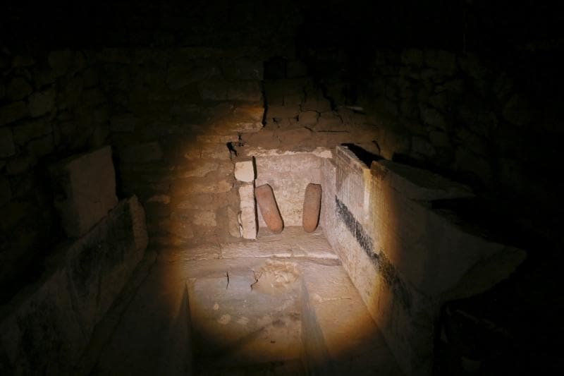 Una vista del interior de la tumba de Pepi Nefhany, quien fue el supervisor de la gran casa, en el área de Saqqara (Foto: Reuters)