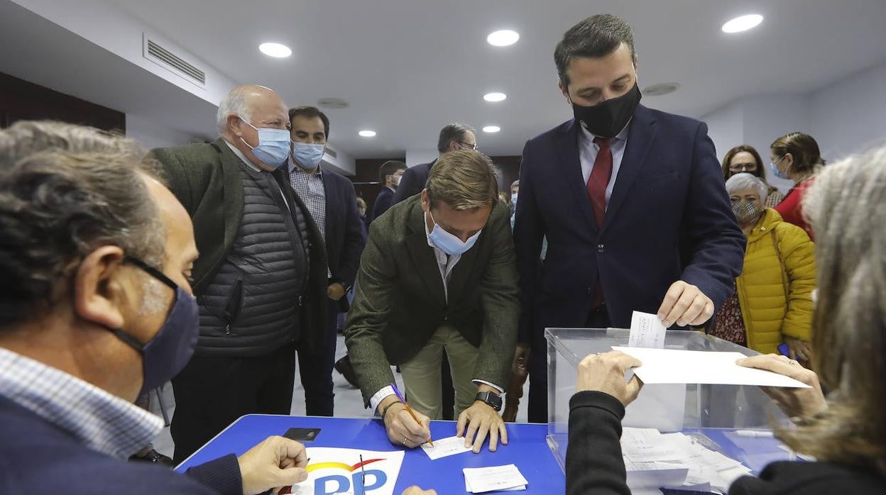 Las votaciones de las primarias del PP de Córdoba, en imágenes