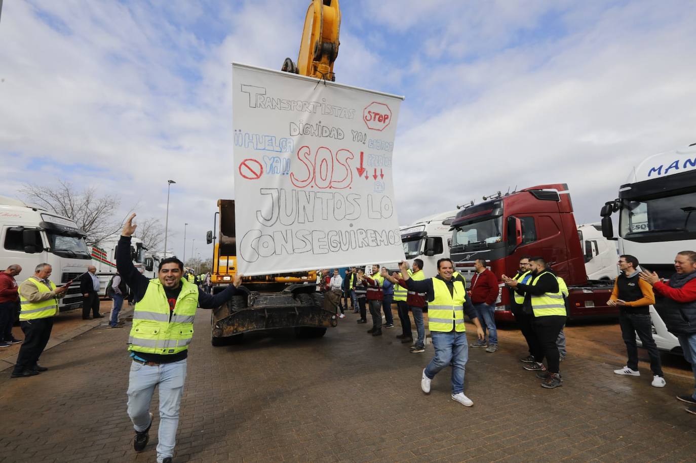 El inicio de la protesta de los camioneros en Córdoba, en imágenes