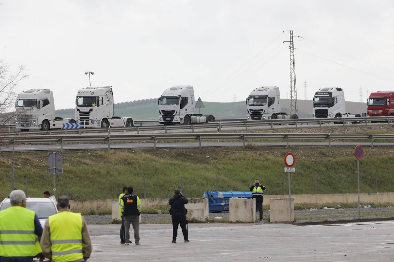 El inicio de la protesta de los camioneros en Córdoba, en imágenes