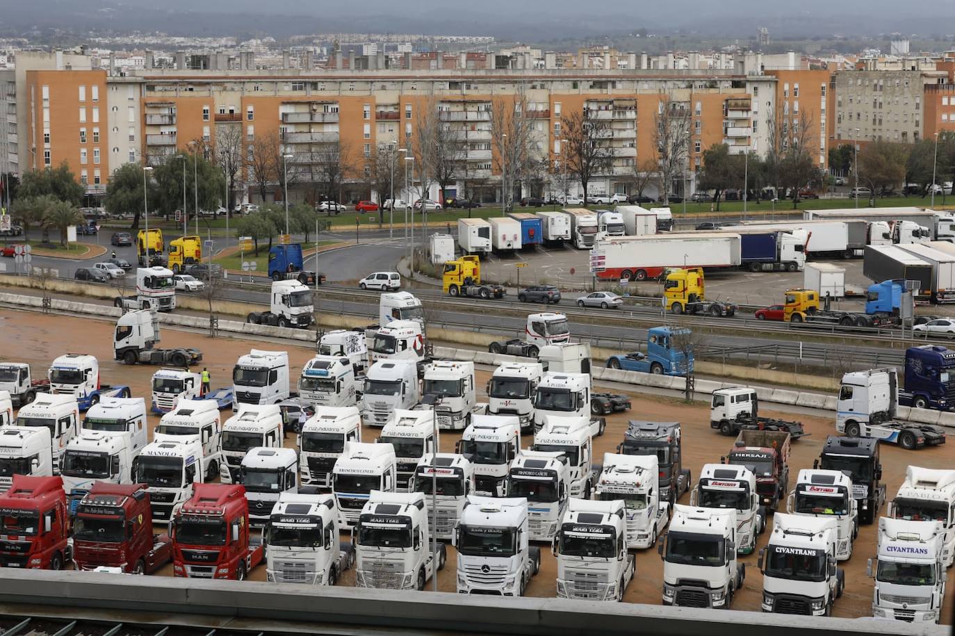 El inicio de la protesta de los camioneros en Córdoba, en imágenes