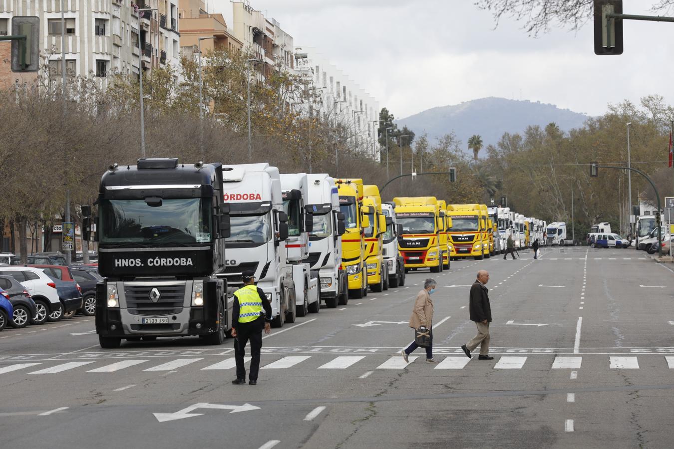 La protesta de los camioneros por el Centro de Córdoba, en imágenes