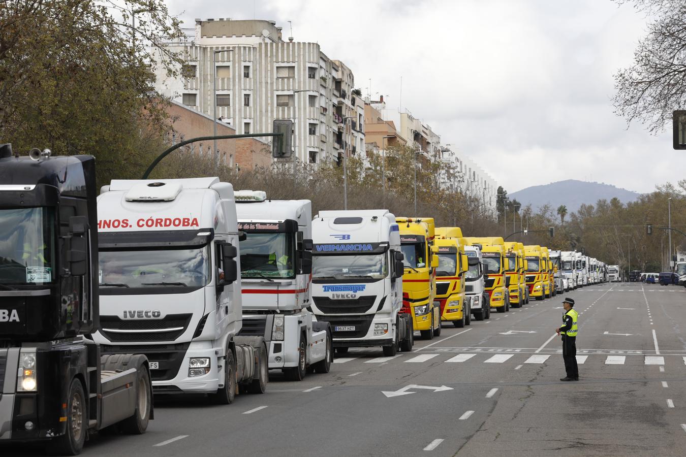 La protesta de los camioneros por el Centro de Córdoba, en imágenes