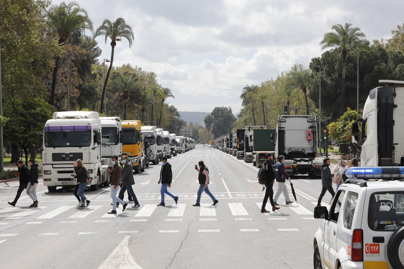 La protesta de los camioneros por el Centro de Córdoba, en imágenes