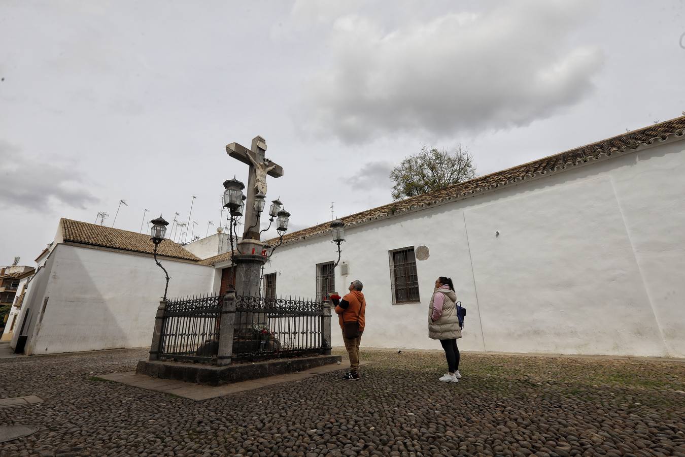 En imágenes, el aspecto de la plaza de Capuchinos de Córdoba sin cables