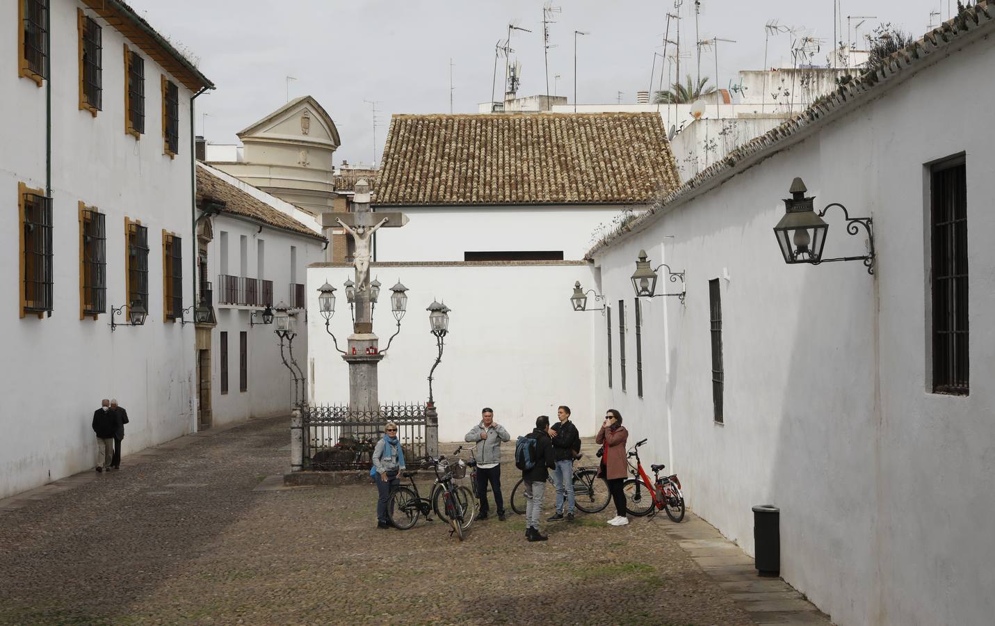 En imágenes, el aspecto de la plaza de Capuchinos de Córdoba sin cables