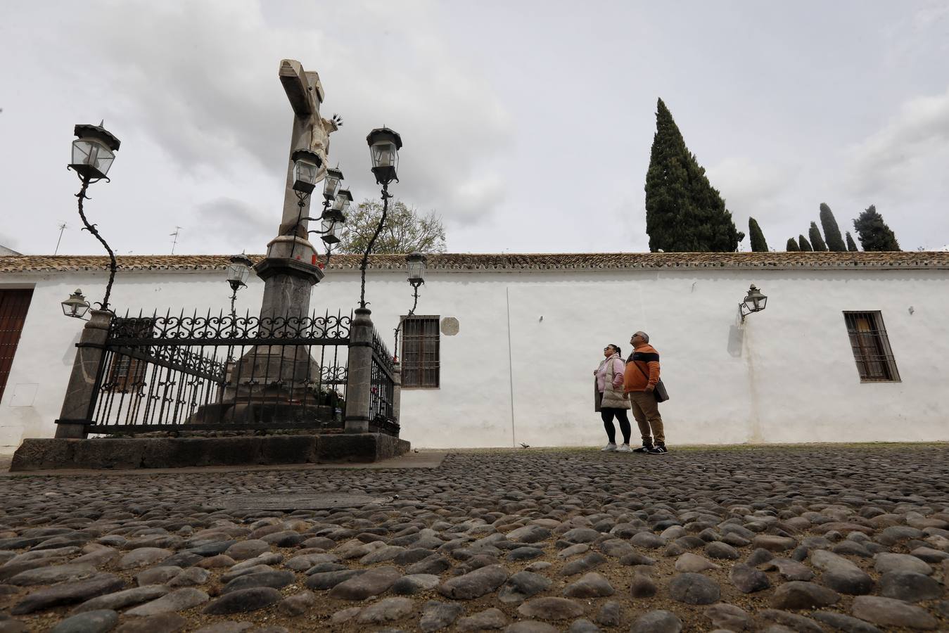 En imágenes, el aspecto de la plaza de Capuchinos de Córdoba sin cables