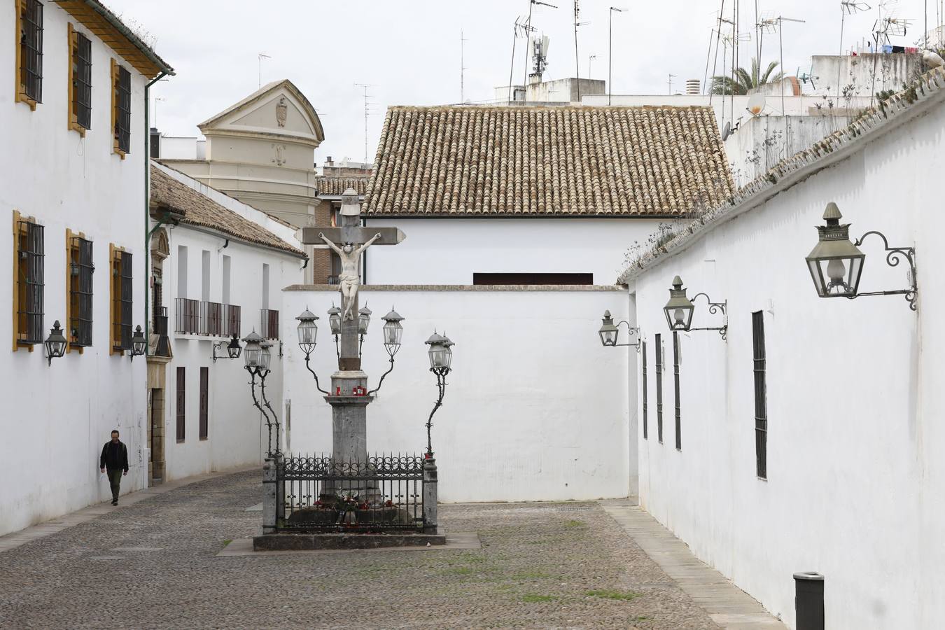 En imágenes, el aspecto de la plaza de Capuchinos de Córdoba sin cables