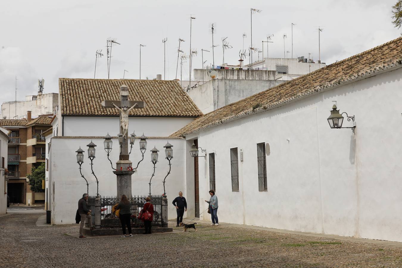 En imágenes, el aspecto de la plaza de Capuchinos de Córdoba sin cables