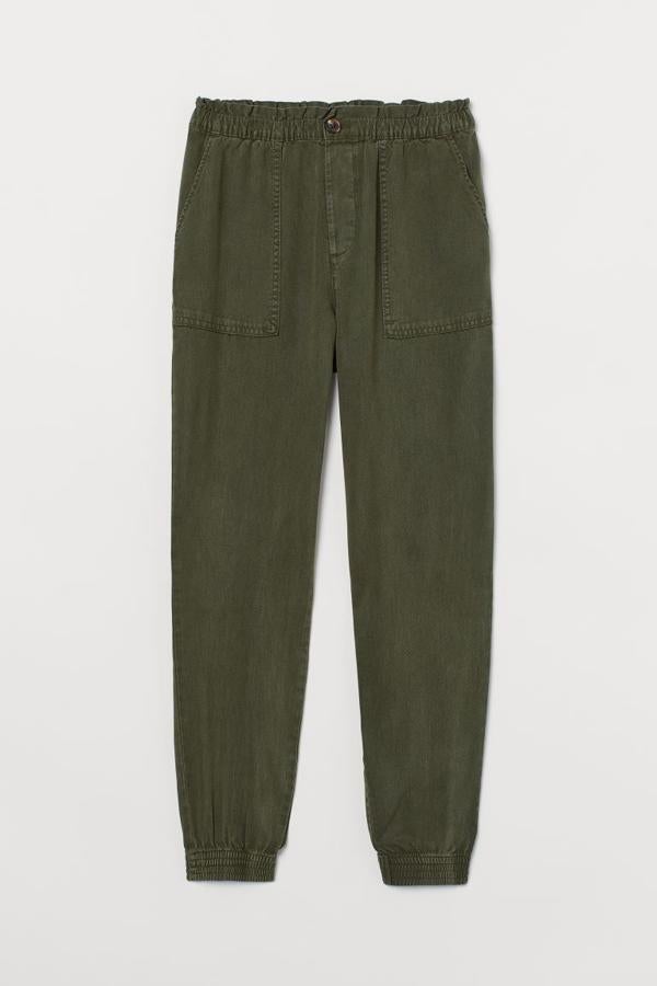 H&amp;M. Pantalones joggers multibolsillos de sarga, de H&amp;M. Precio: 29,99€.