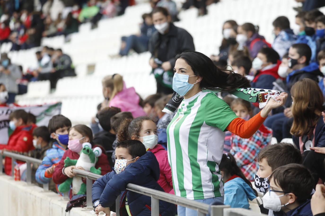 El excelente ambiente con miles de escolares en el Córdoba CF - Tamaraceite, en imágenes