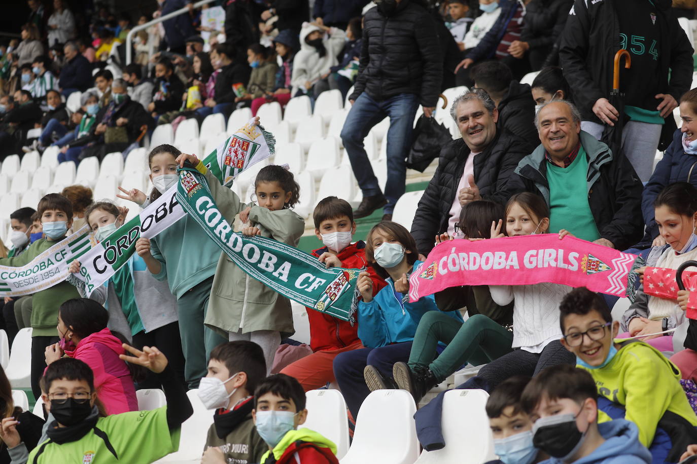 El excelente ambiente con miles de escolares en el Córdoba CF - Tamaraceite, en imágenes