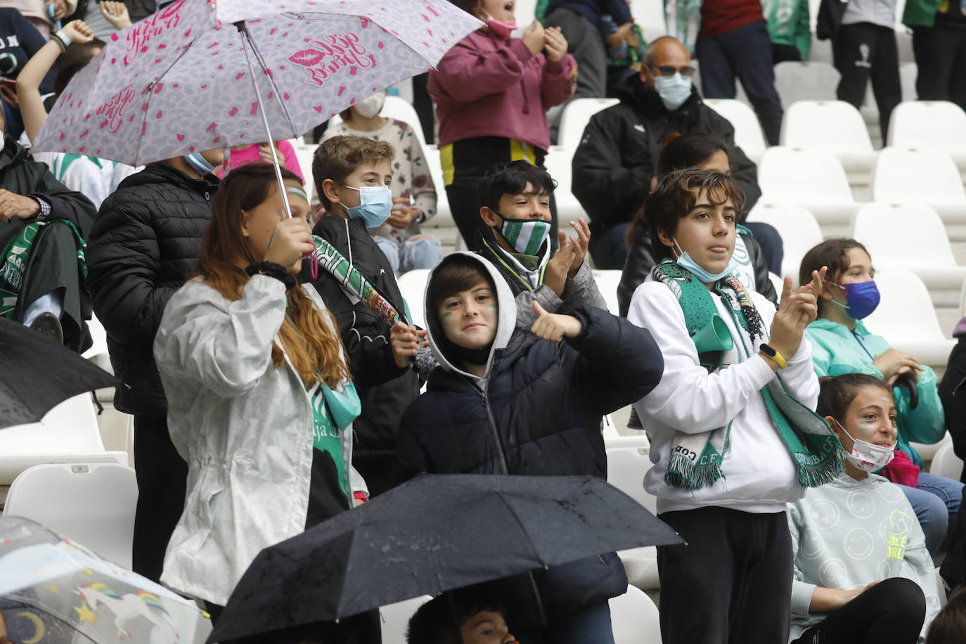 El excelente ambiente con miles de escolares en el Córdoba CF - Tamaraceite, en imágenes