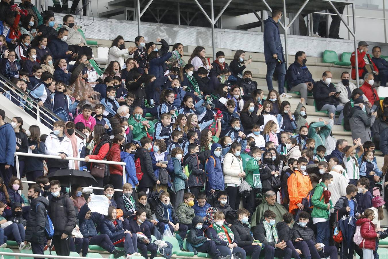 El excelente ambiente con miles de escolares en el Córdoba CF - Tamaraceite, en imágenes