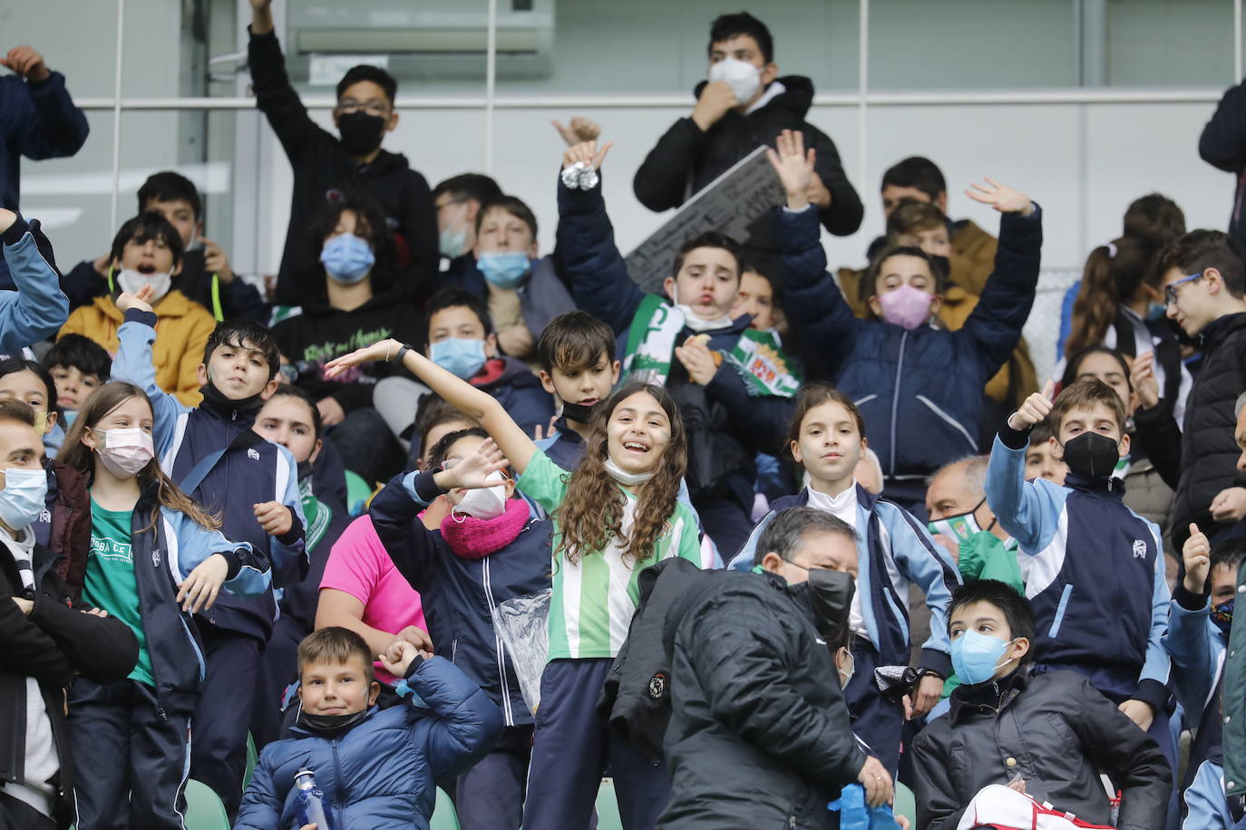 El excelente ambiente con miles de escolares en el Córdoba CF - Tamaraceite, en imágenes